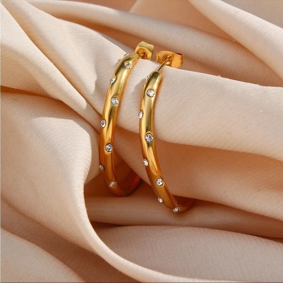 ⭐️ New Classic Gold Plated Zircon Hoop Earrings - Picture 3 of 7